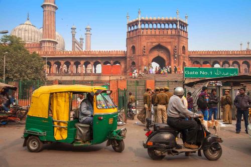 Xe Rickshawn động cơ cho du khách ở New Delhi